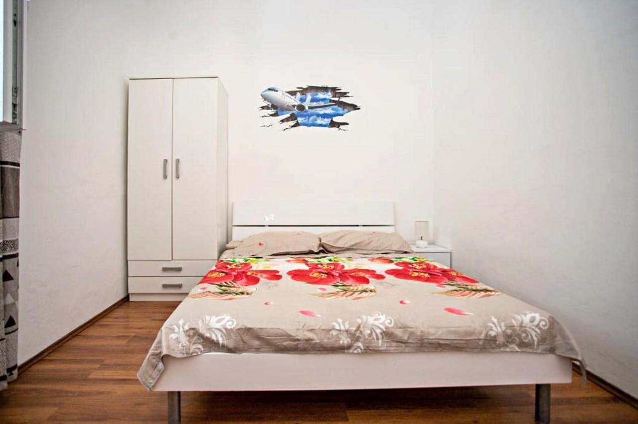 Punta 2 * Omis